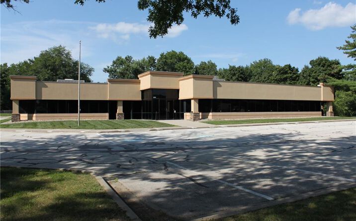 Pictures of Office property located at 1300 NW Jefferson Court, Blue Springs, MO 64015 for sales - image #1
