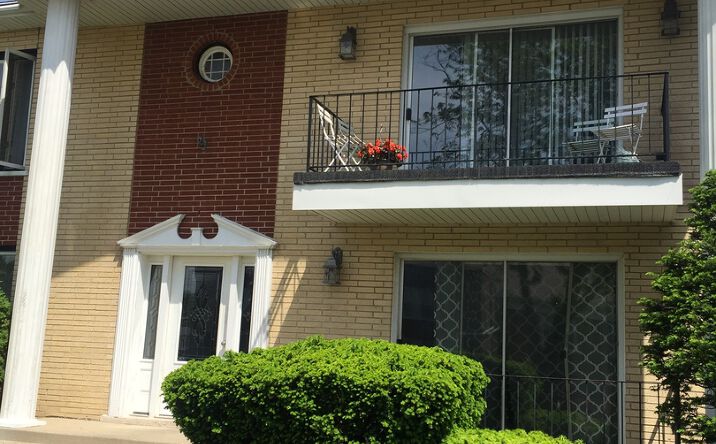 image of property at 8649 LAWLER AVE Burbank IL 60459-2861