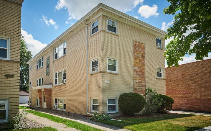 image of property at 8211 W IRVING PARK RD Chicago IL 60634-1971