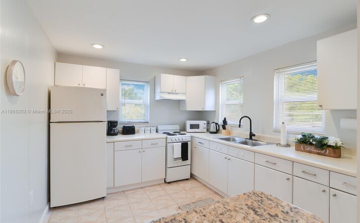 Pictures of Multifamily property located at 1947 Adams St, Hollywood, FL 33020 for sales - image #1