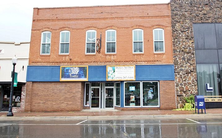 image of property at 108 S MUSKOGEE AVE Tahlequah OK 74464-3656