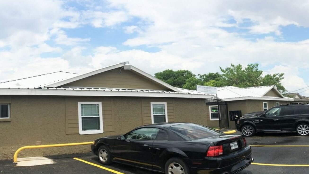 1102 Anna St, Pasadena, TX 77506