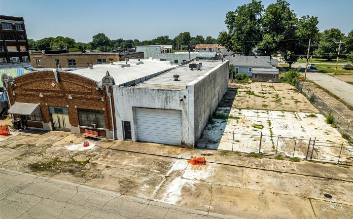 Pictures of Mixed Use, Industrial property located at 110 N Okmulgee Avenue, Okmulgee, OK 74447 for sales - image #1