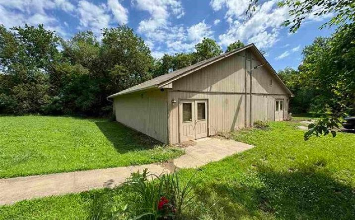 Pictures of Business for Sale property located at 802 E Brissy Street, Cushing, OK 74023 for sales - image #1