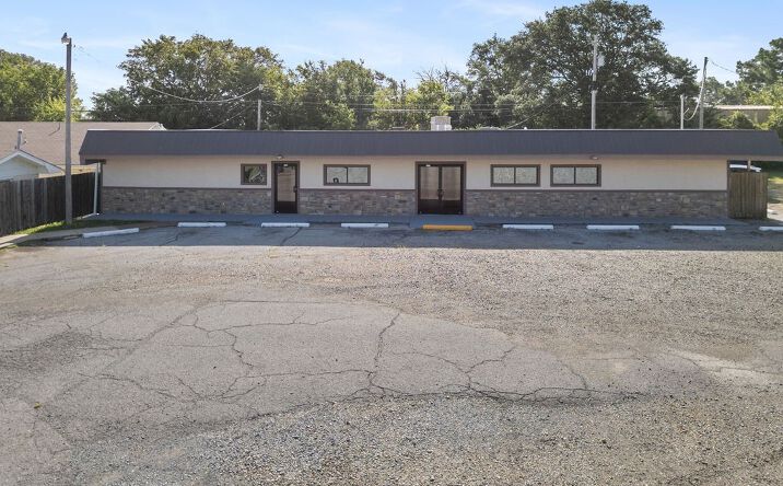 Pictures of Mixed Use property located at 1550 S Virginia Avenue, Atoka, OK 74525 for sales - image #1