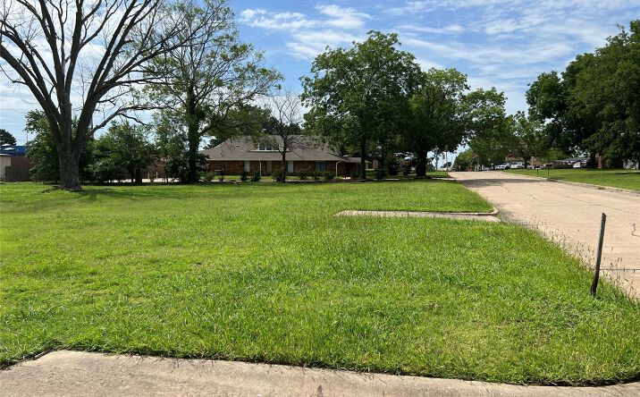 Pictures of Land property located at 136 Debell, Bartlesville, OK 74006 for sales - image #1