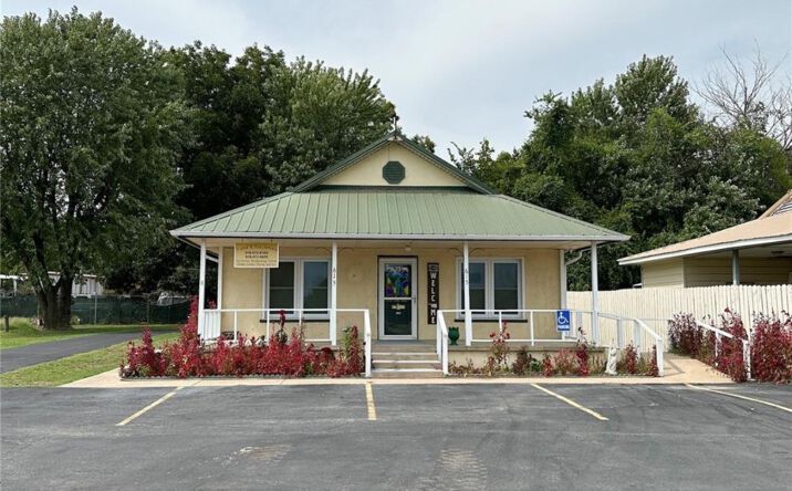 Pictures of Office property located at 615 S Broadway Street, Checotah, OK 74426 for sales - image #1