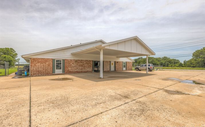 Pictures of Business for Sale property located at 2401 E Fort Worth Street, Broken Arrow, OK 74014 for sales - image #1