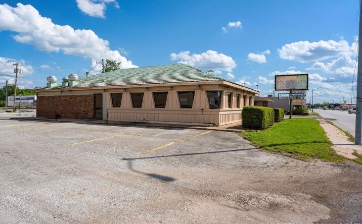 Pictures of Mixed Use, Office, Retail property located at 426 S Wilson Street, Vinita, OK 74301 for sales - image #1