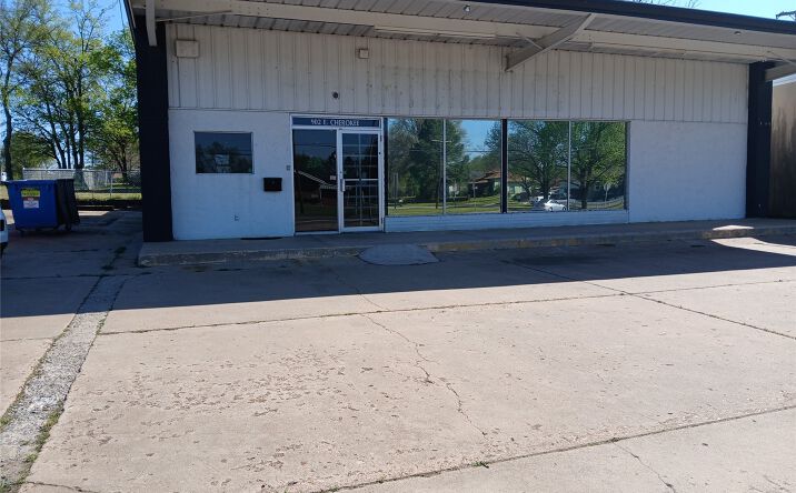 Pictures of Office, Retail property located at 902 E Cherokee Street, Wagoner, OK 74467 for sales - image #1