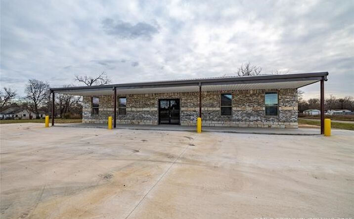 Pictures of Mixed Use, Office property located at 101 E Main Street, Durant, OK 74701 for sales - image #1