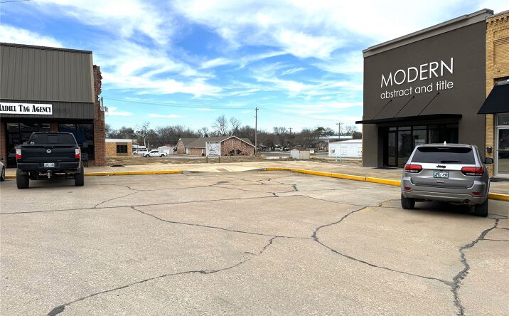 image of property at 211 PLAZA Madill OK 73446-2250