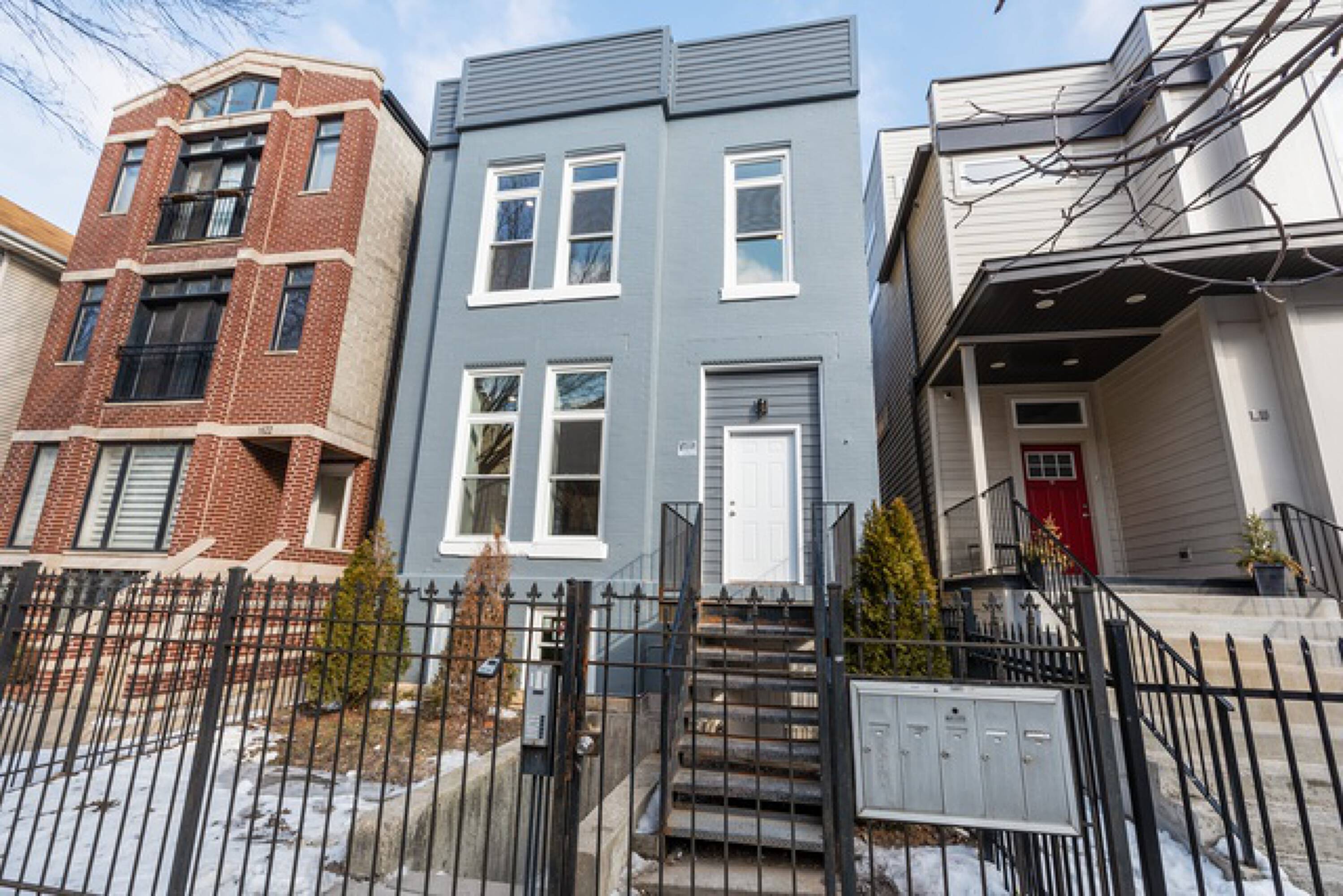 1620 W warren  