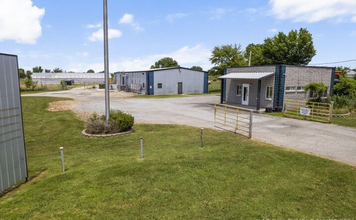 Pictures of Industrial property located at 64050 E 290, Grove, OK 74344 for sales - image #1