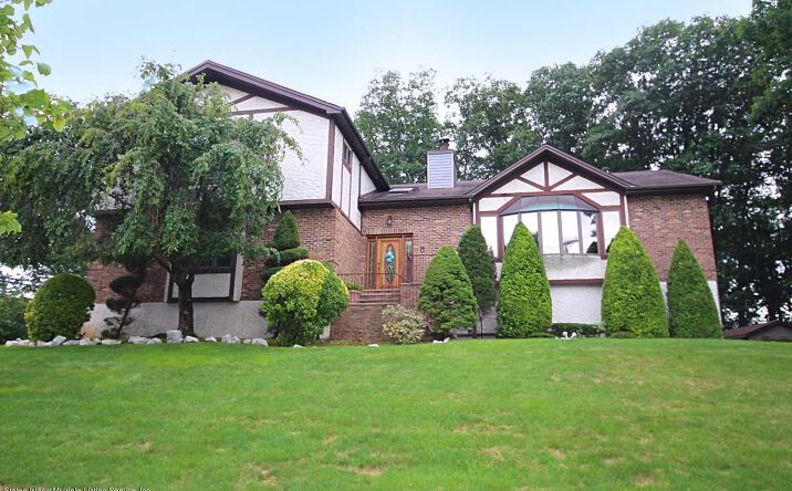 image of property at 180 BOSCOMBE AVE Staten Island NY 10309-2604