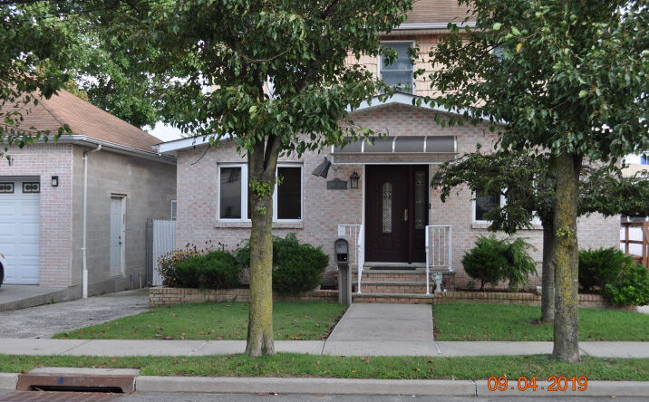 image of property at 661 ANNADALE RD Staten Island NY 10312-3128