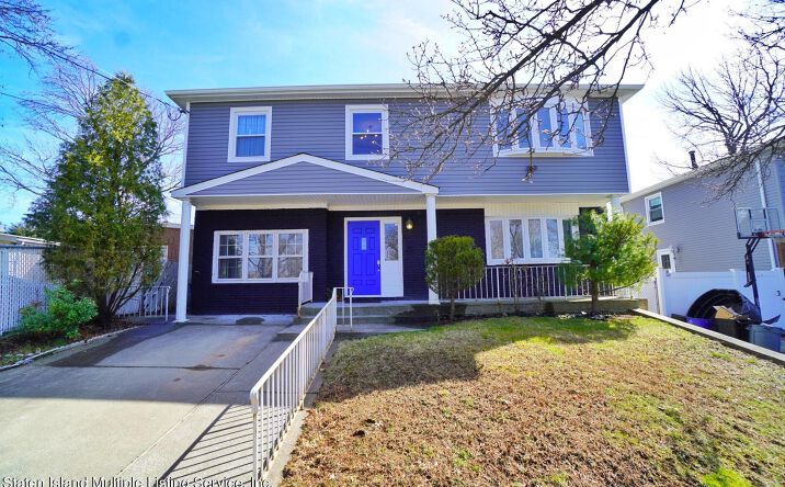 image of property at 1574 DRUMGOOLE RD E Staten Island NY 10309-3052
