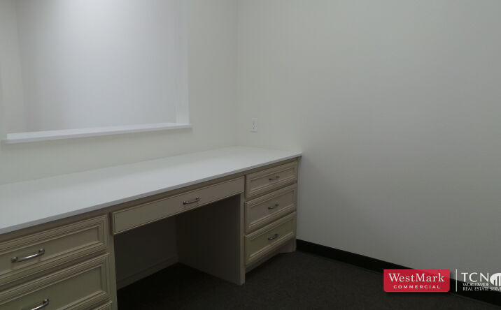Pictures of Office property located at 5424 19th St, Ste 401, Lubbock, TX 79407 for sales - image #1
