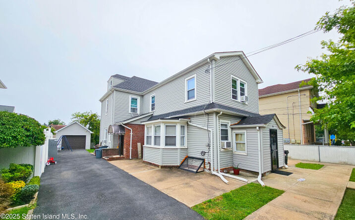 Pictures of Multifamily property located at 16 Lisbon Place, Staten Island, NY 10306 for sales - image #1