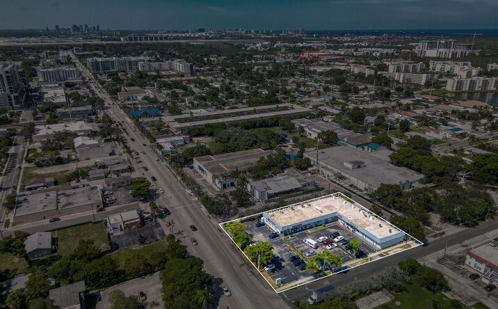 Pictures of Retail property located at 265 S Federal Hwy, Dania Beach, FL 33004 for sales - image #1