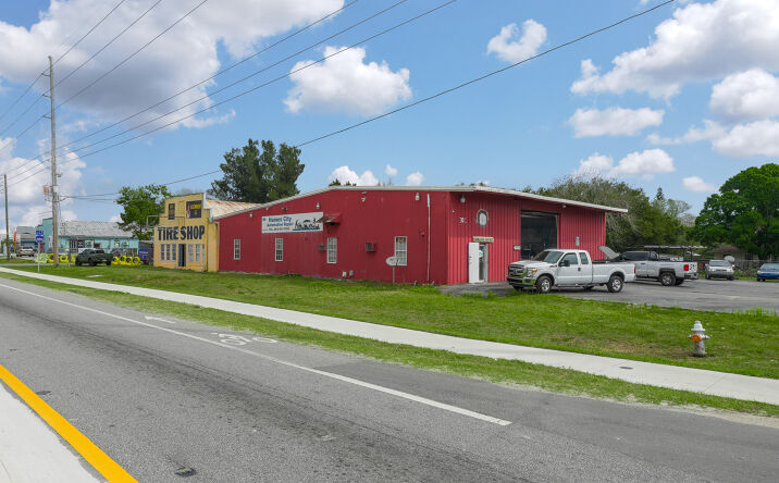 Pictures of Retail, Business for Sale property located at 301 US Hwy 17-92 N, Haines City, FL 33844 for sales - image #1