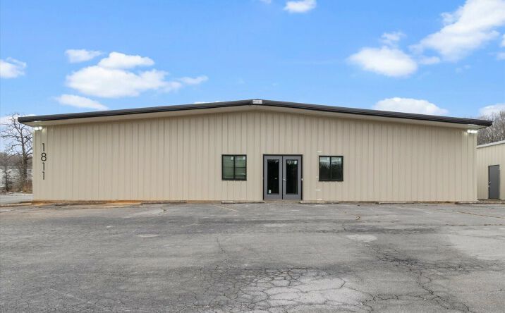 Pictures of Industrial property located at 1811-1813 Old Estill Springs Rd, Tullahoma, TN 37388 for sales - image #1