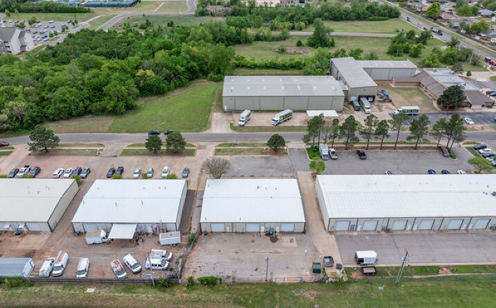Pictures of Retail, Industrial property located at 717 Evergreen St, Edmond, OK 73013 for sales - image #1