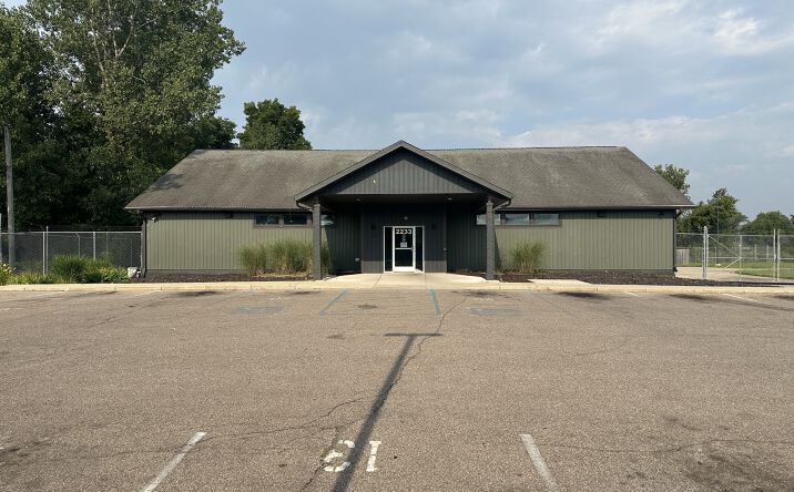 Pictures of Retail property located at 2233 N Burdick St, Kalamazoo, MI 49007 for sales - image #1
