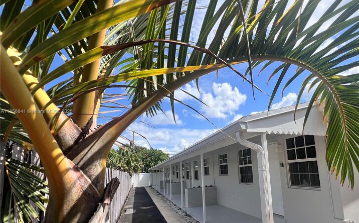 Pictures of Multifamily property located at 716 SE 14th Ct #1-4, Fort Lauderdale, FL 33316 for sales - image #1