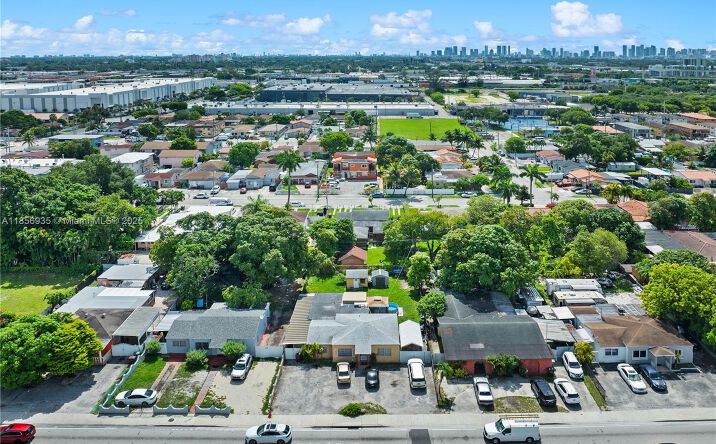 Pictures of Multifamily property located at 871 SE 8th Ave, Hialeah, FL 33010 for sales - image #1