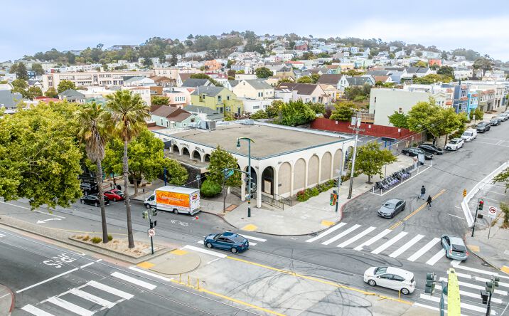 Pictures of Retail property located at 4947 3rd St, San Francisco, CA 94124 for sales - image #1