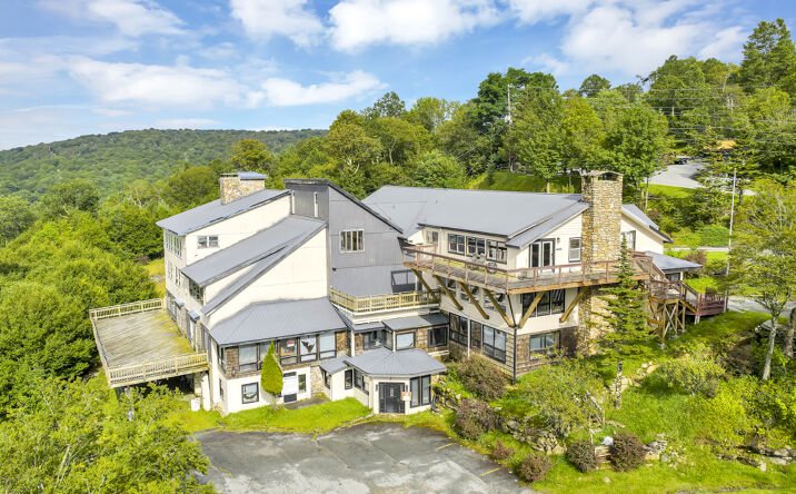 Pictures of Hospitality, Mixed Use property located at 704 Beech Mountain Pkwy, Beech Mountain, NC 28604 for sales - image #1
