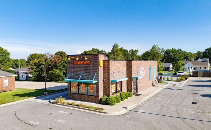 Pictures of Retail property located at 72 E Franklin St, Hartwell, GA 30643 for sales - image #1
