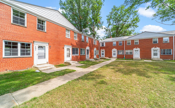 Pictures of Multifamily property located at 522 Clearview Dr, Euclid, OH 44123 for sales - image #1