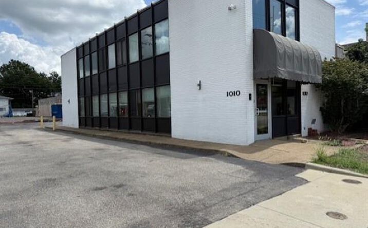Pictures of Retail, Office property located at 1010 S Weinbach Ave, Evansville, IN 47714 for sales - image #1
