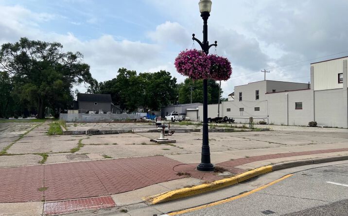 Pictures of Retail, Land property located at 226 E Blackhawk, Prairie Du Chien, WI 53821 for sales - image #1