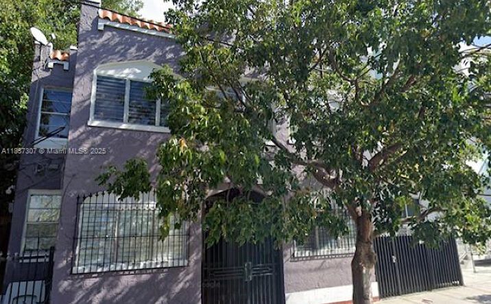 Pictures of Multifamily property located at 125 NW 7th Ave, Miami, FL 33128 for sales - image #1