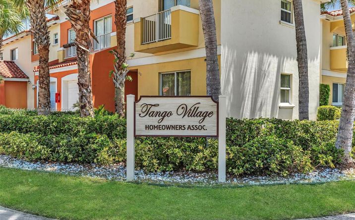 Pictures of Multifamily, Office property located at 202 NW 14th Ave # 202, Fort Lauderdale, FL 33311 for sales - image #1