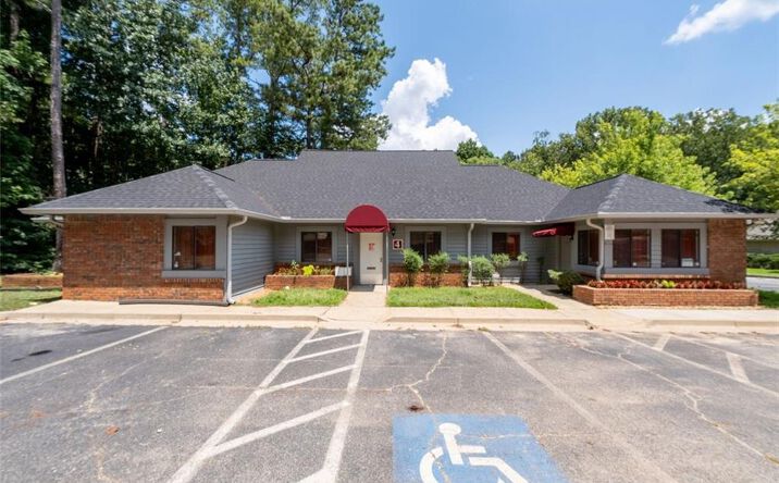 Pictures of Office property located at 2950 STONE HOGAN CONN SW Bldg 4, Atlanta, GA 30331 for sales - image #1