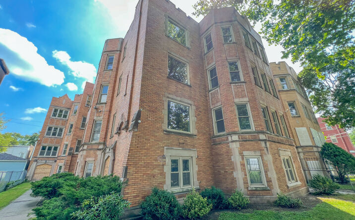Pictures of Multifamily property located at 7951 S Muskegon Avenue, Chicago, IL 60617 for sales - image #1