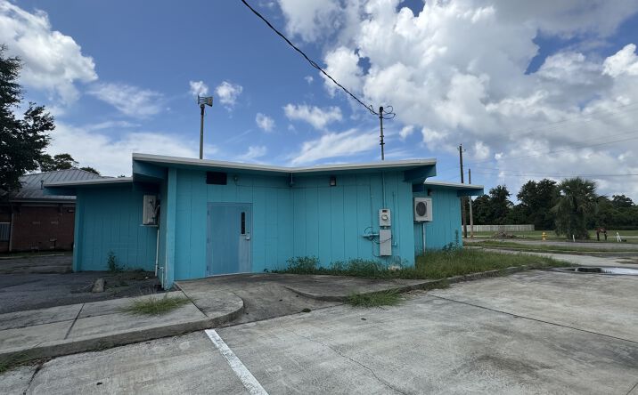 Pictures of Retail property located at 176 Veterans Ave, Biloxi, MS 39531 for sales - image #1
