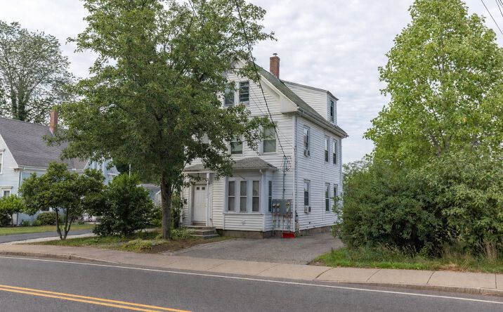 Pictures of Multifamily property located at 211 Court St, Plymouth, MA 02360 for sales - image #1