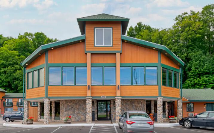 Pictures of Hospitality property located at 2050 US-41, Marquette, MI 49855 for sales - image #1