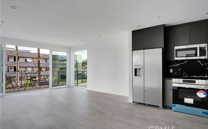 Pictures of Multifamily property located at 264 South Union Avenue, Los Angeles, CA 90026 for sales - image #1