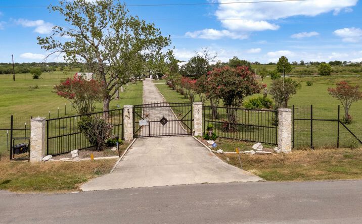 Pictures of Land property located at 210 Tolle Rd, Cibolo, TX 78108 for sales - image #1