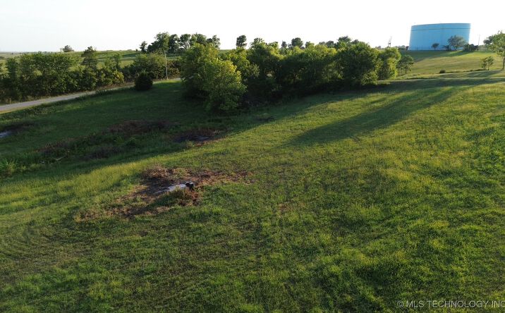 Pictures of Land property located at 24 N 3985 Road, Collinsville, OK 74021 for sales - image #1