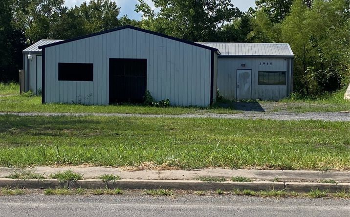 Pictures of Retail property located at 3955 E Hancock Street, Muskogee, OK 74403 for sales - image #1