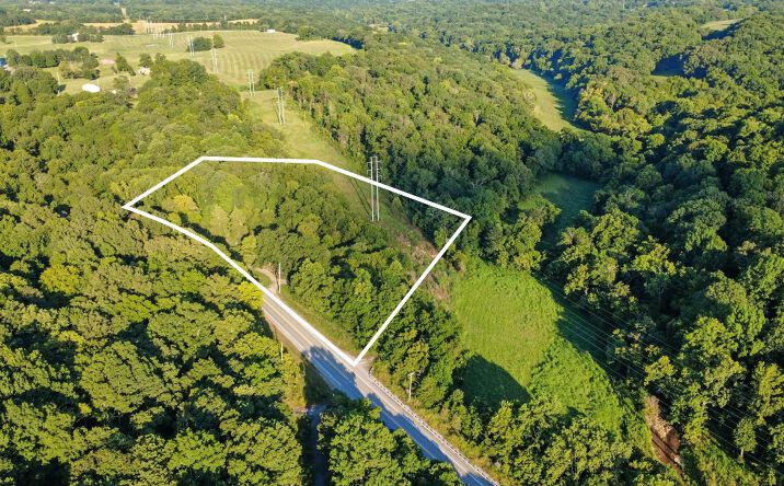 Pictures of Land property located at 1986 Highway 76, Adams, TN 37010 for sales - image #1