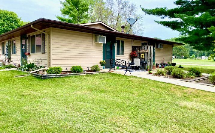Pictures of Multifamily property located at 102 8th Ave NW, Oelwein, IA 50662 for sales - image #1
