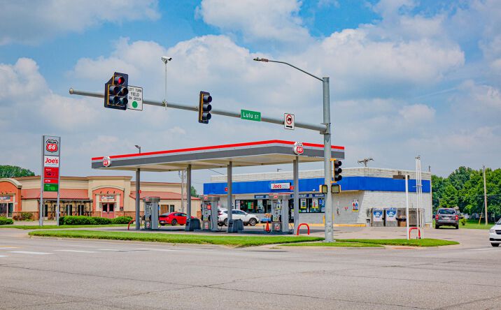 Pictures of Retail property located at 610 W 7th Ave, Augusta, KS 67010 for sales - image #1